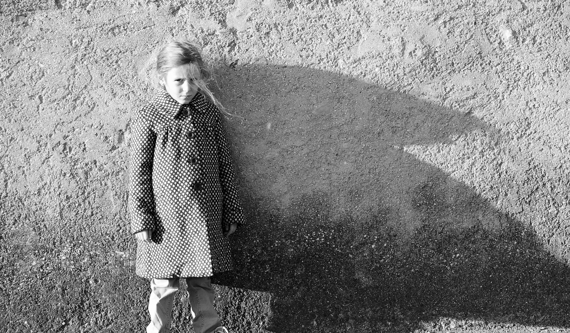 Un portrait d'enfant N&B - Expression d'une enfant 1\3