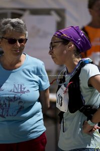 Évènement sportif du "Trail du Grand Luberon 2018", avec le portrait d'un accueil chaleureux de Madame la maire, Geneviève JEAN. Village du Sud Luberon, Cabrières d'Aigues