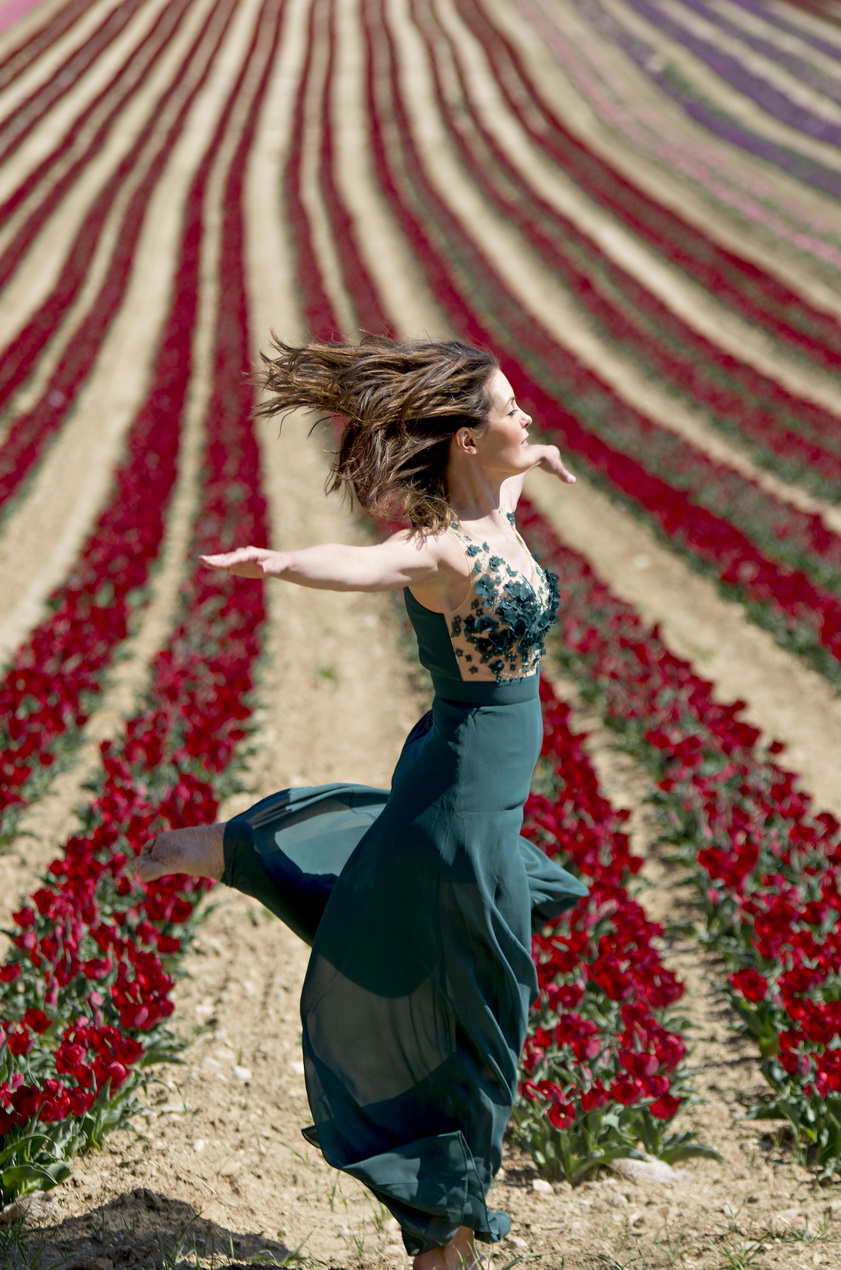 Portrait Albina K - Elégance au parfum de tulipe