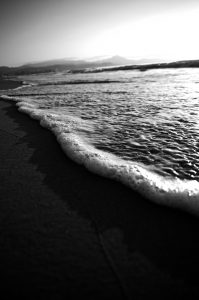 Photographie Nature N&B - Effleurement d'une vague