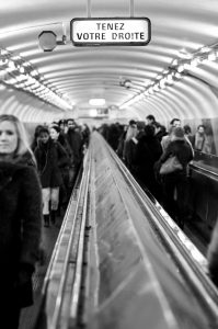 photographie Street Art noir et blanc - Le métro et la liberté d’un photographe non conditionné