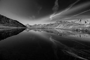 Photographie nature paysage noir et blanc - Les reflets d'altitude